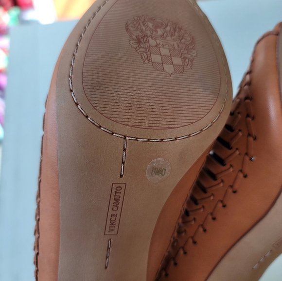 🆕️ Vince Camuto Brick Cutout Acha Leather Sandal - Picture 13 of 16